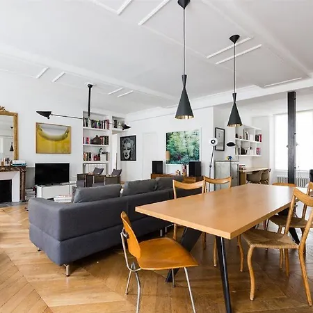 Apartment Steps From Les Grands Boulevards